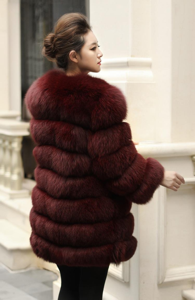 horizontal-fox-fur-coat-with-v-collar-7